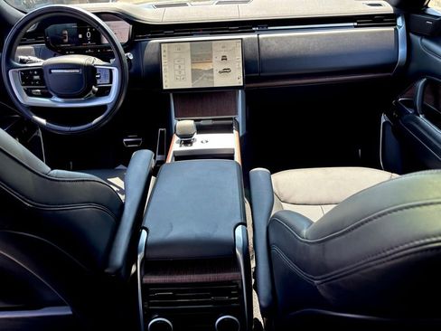 Used 2024 Land Rover Range Rover SE image 11