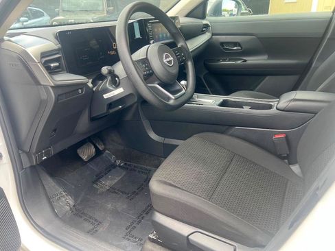 Used 2025 Nissan Kicks S FWD image 9