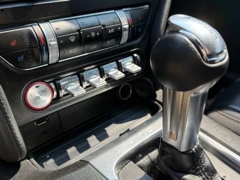 Used 2022 Ford Mustang Premium RWD image 10