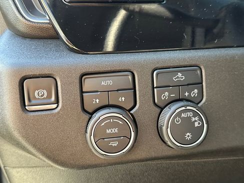 Used 2025 Chevrolet Silverado 1500 LT AWD/4WD image 26