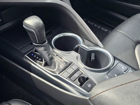 Used 2018 Toyota Camry XLE FWD image 25