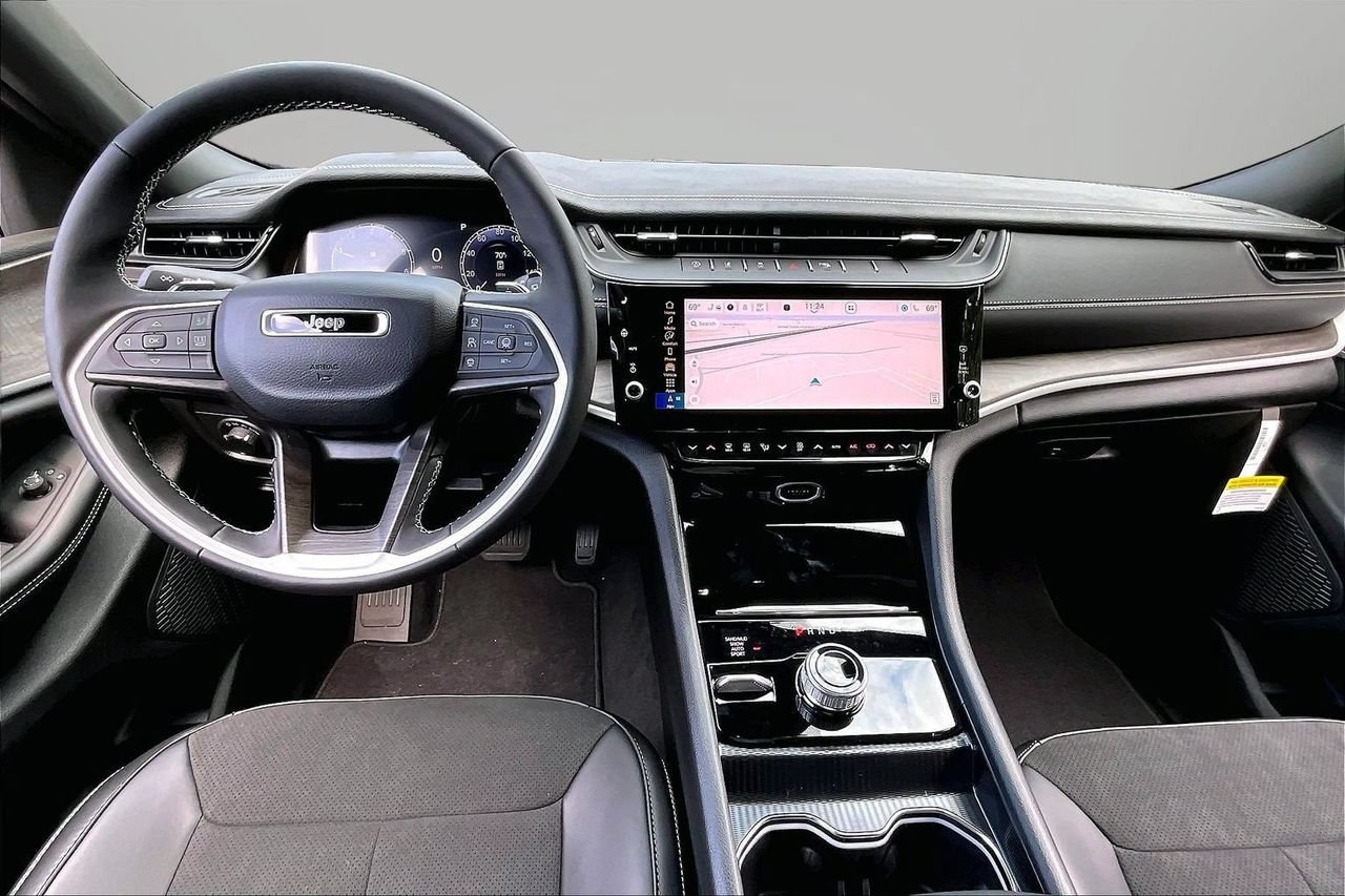 New 2027 Jeep Grand Cherokee Altitude AWD/4WD image 9