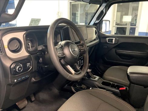Used 2024 Jeep Wrangler Unlimited w/ Convenience Group AWD/4WD image 7