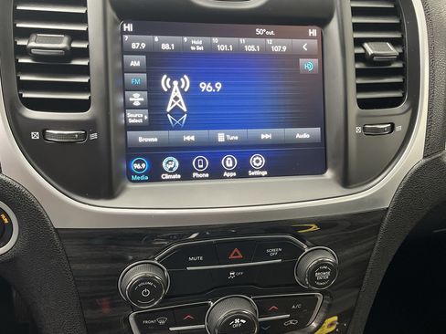 Used 2022 Chrysler 300 Touring w/ Sport Appearance Package image 16