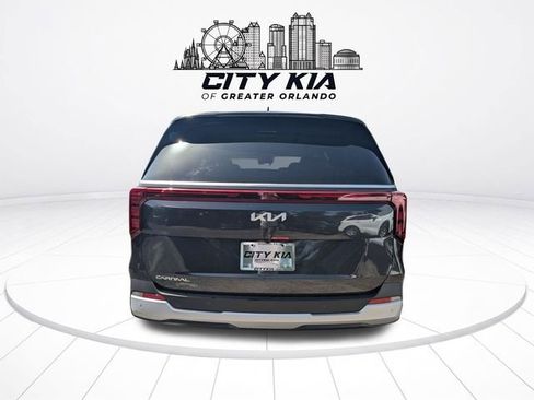 New 2026 Kia Carnival FWD image 4