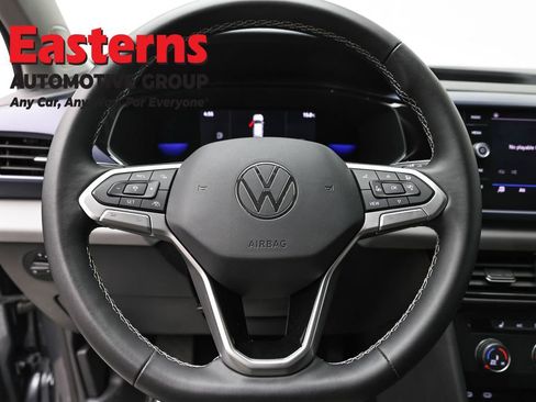 Used 2022 Volkswagen Taos SE FWD image 10