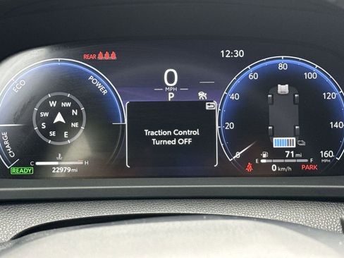 Used 2025 Toyota Crown Signia AWD/4WD image 10
