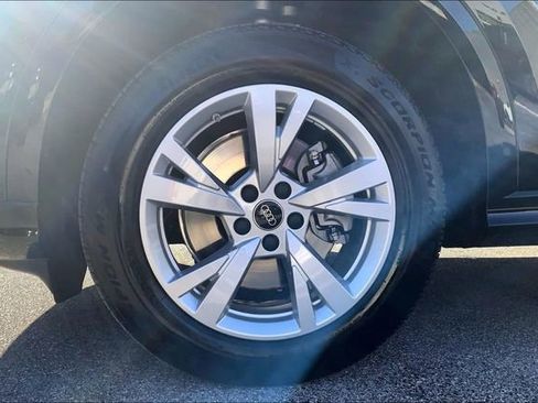 Used 2025 Audi Q5 Premium w/ Convenience Package image 10