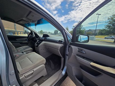 Used 2011 Honda Odyssey EX image 22