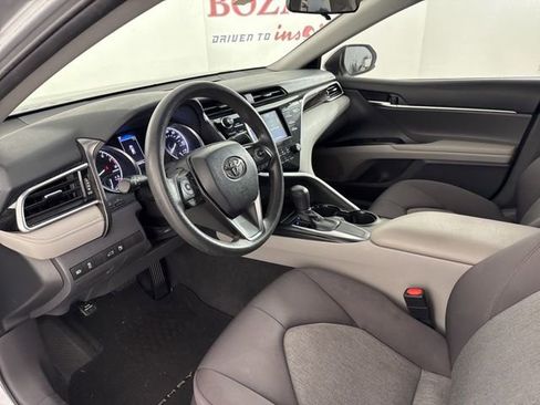Used 2018 Toyota Camry LE image 12