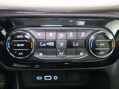Used 2020 Buick Encore GX Essence w/ Experience Buick Package AWD/4WD image 37