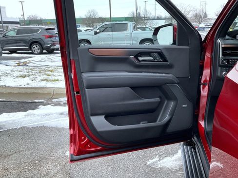 New 2026 GMC Yukon Denali w/ Sun & Power Step Package image 9