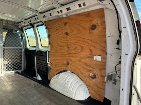 Used 2012 Chevrolet Express 3500 image 28