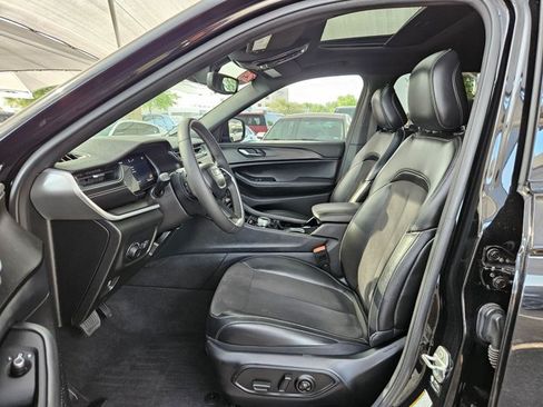 Used 2023 Jeep Grand Cherokee L Laredo AWD/4WD image 15
