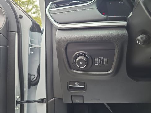 New 2025 Jeep Grand Cherokee L Limited w/ Luxury Tech Group II image 14