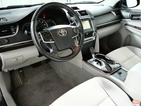 Used 2012 Toyota Camry XLE FWD image 3
