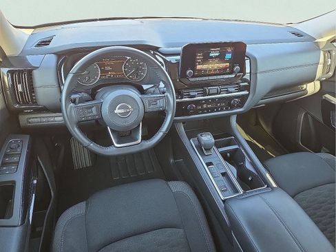 Used 2025 Nissan Pathfinder SV FWD image 10