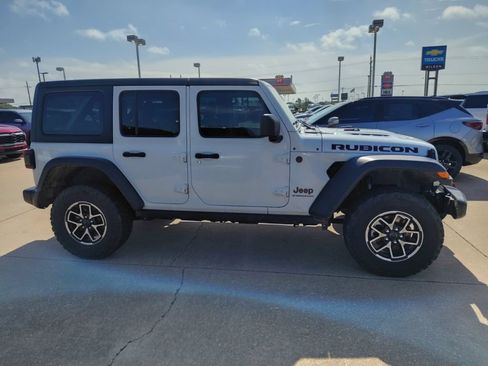 Used 2025 Jeep Wrangler Unlimited Rubicon AWD/4WD image 4