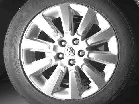 Used 2013 Toyota Sienna LE w/ Towing Pkg image 8