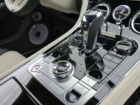 Used 2024 Bentley Continental GT V8 image 39