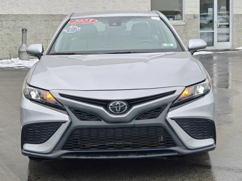 Used 2023 Toyota Camry SE image 2
