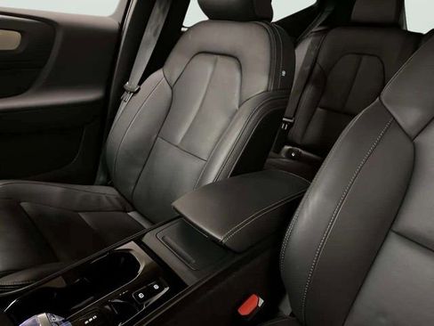 Used 2025 Volvo XC40 B5 Plus image 54