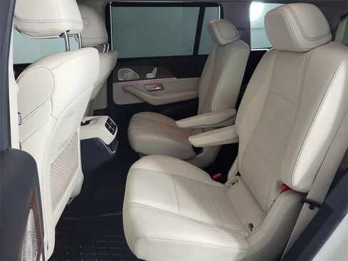 Used 2024 Mercedes-Benz GLS 450 4MATIC image 12