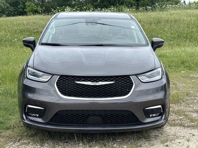 Used 2023 Chrysler Pacifica Touring-L