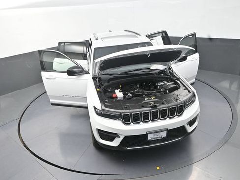Used 2026 Jeep Grand Cherokee Laredo X AWD/4WD image 30