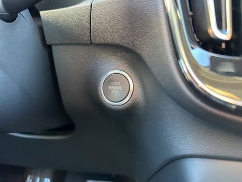 Certified 2025 Volvo XC40 B5 Core image 28