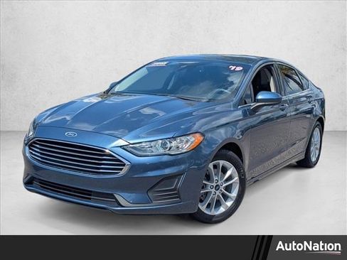 Used 2019 Ford Fusion SE FWD image 1