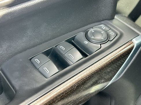 Used 2021 Chevrolet Silverado 1500 LT Trail Boss w/ Convenience Package II AWD/4WD image 17