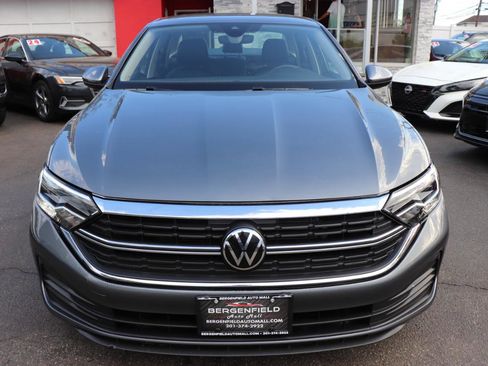 Used 2024 Volkswagen Jetta SE FWD image 8