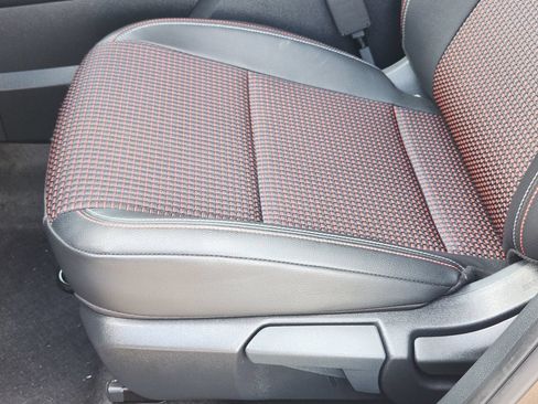Certified 2025 Nissan Kicks SR FWD image 27