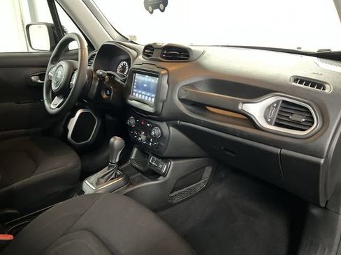 Used 2020 Jeep Renegade Latitude FWD image 28