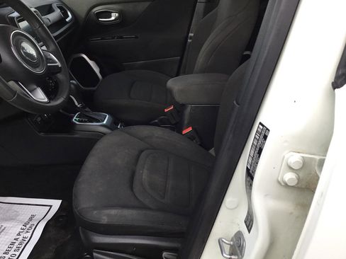 Used 2018 Jeep Renegade Latitude image 15