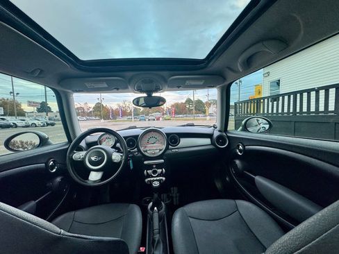 Used 2010 MINI Cooper Hardtop image 11
