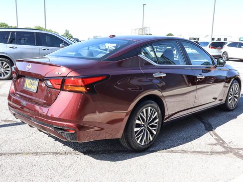 Used 2024 Nissan Altima 2.5 SV FWD image 4