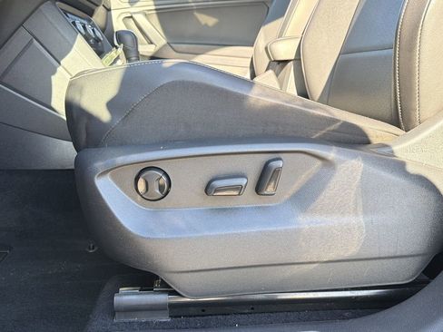 Used 2021 Volkswagen Tiguan SE w/ Panoramic Sunroof Package FWD image 23