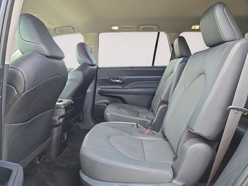 Used 2025 Toyota Grand Highlander FWD image 15
