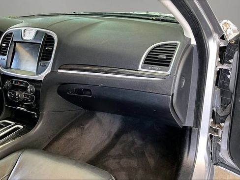 Used 2016 Chrysler 300 Limited RWD image 21