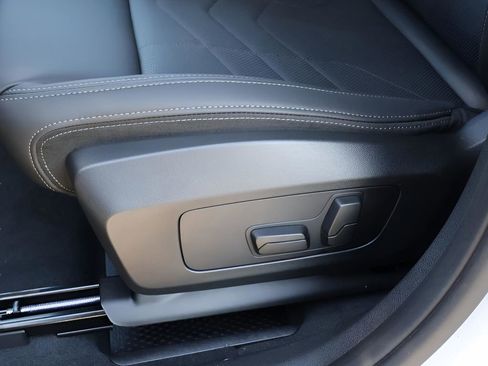 Certified 2025 BMW X2 xDrive28i w/ Technology Package image 42