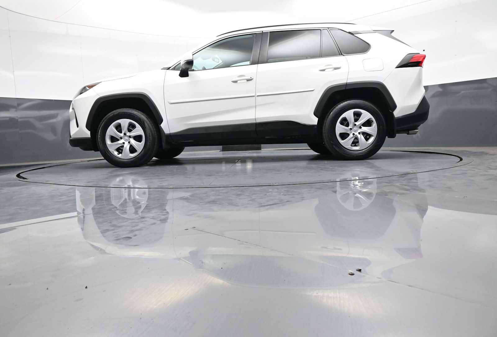 Used 2019 Toyota RAV4 LE w/ All Weather Liner Package AWD/4WD image 31