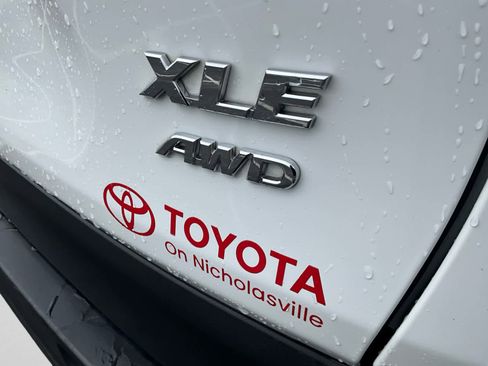 Used 2025 Toyota RAV4 XLE AWD/4WD image 20