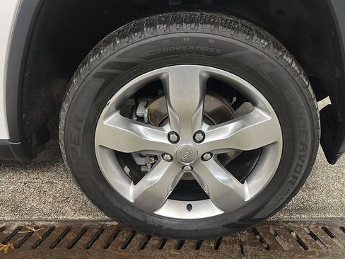 Used 2013 Jeep Grand Cherokee Overland w/ Advance Technology Group image 11