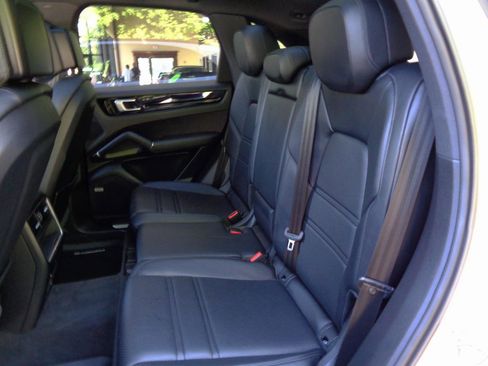 Used 2019 Porsche Cayenne AWD/4WD image 18