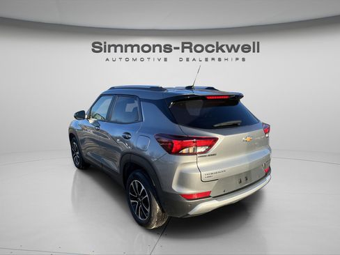 Used 2025 Chevrolet TrailBlazer LT w/ Driver Confidence Package image 5