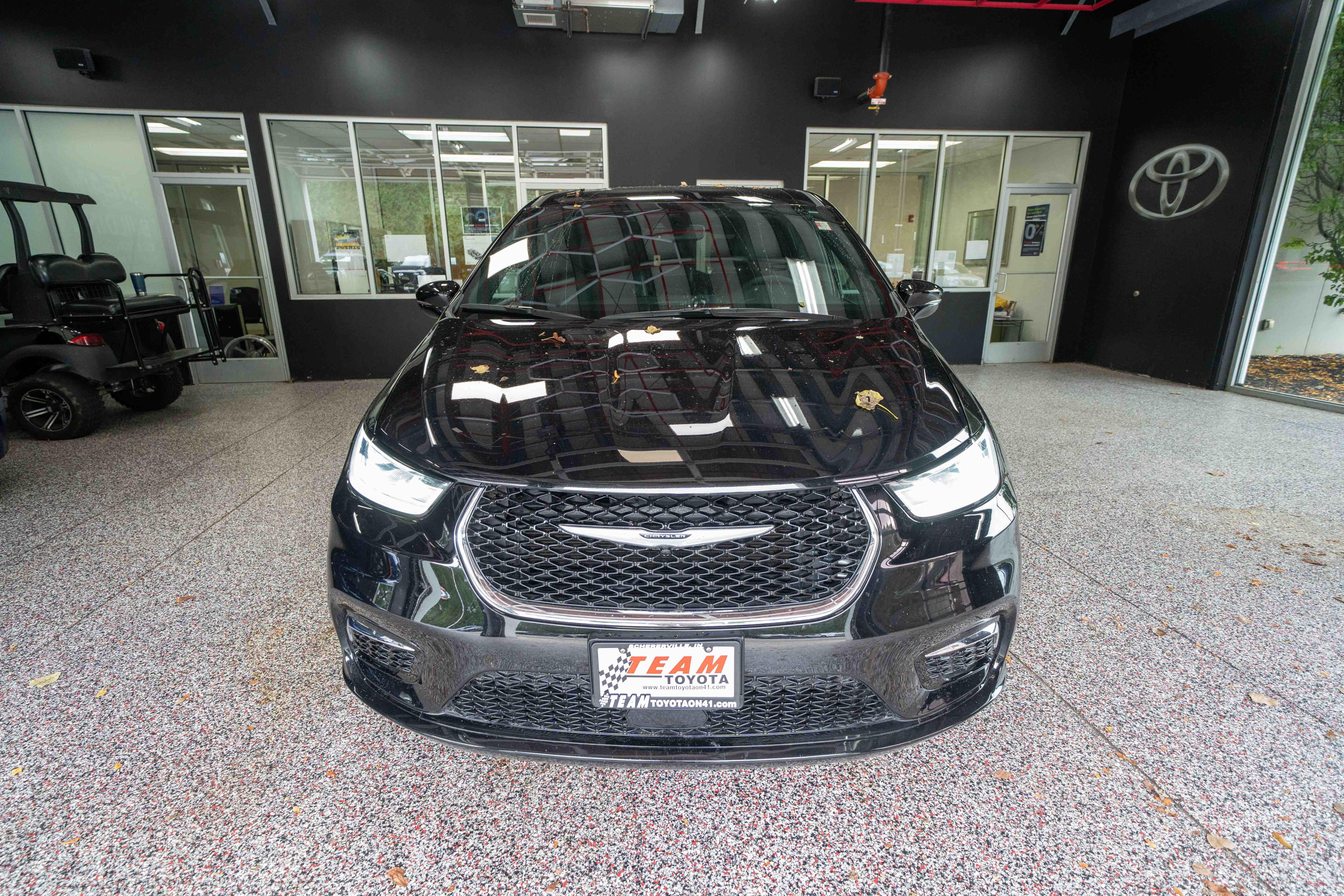 Used 2026 Chrysler Pacifica Select FWD image 6