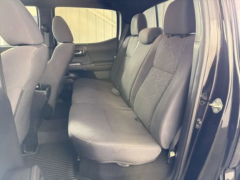 Used 2017 Toyota Tacoma TRD Off-Road image 15