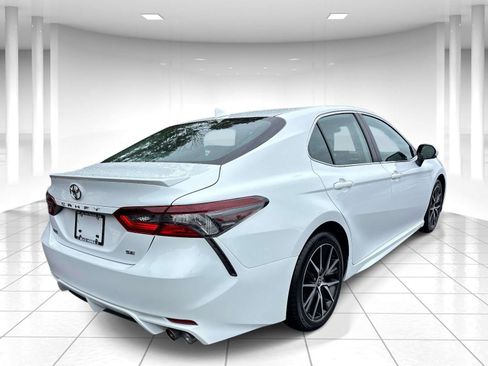 Used 2023 Toyota Camry SE FWD image 4